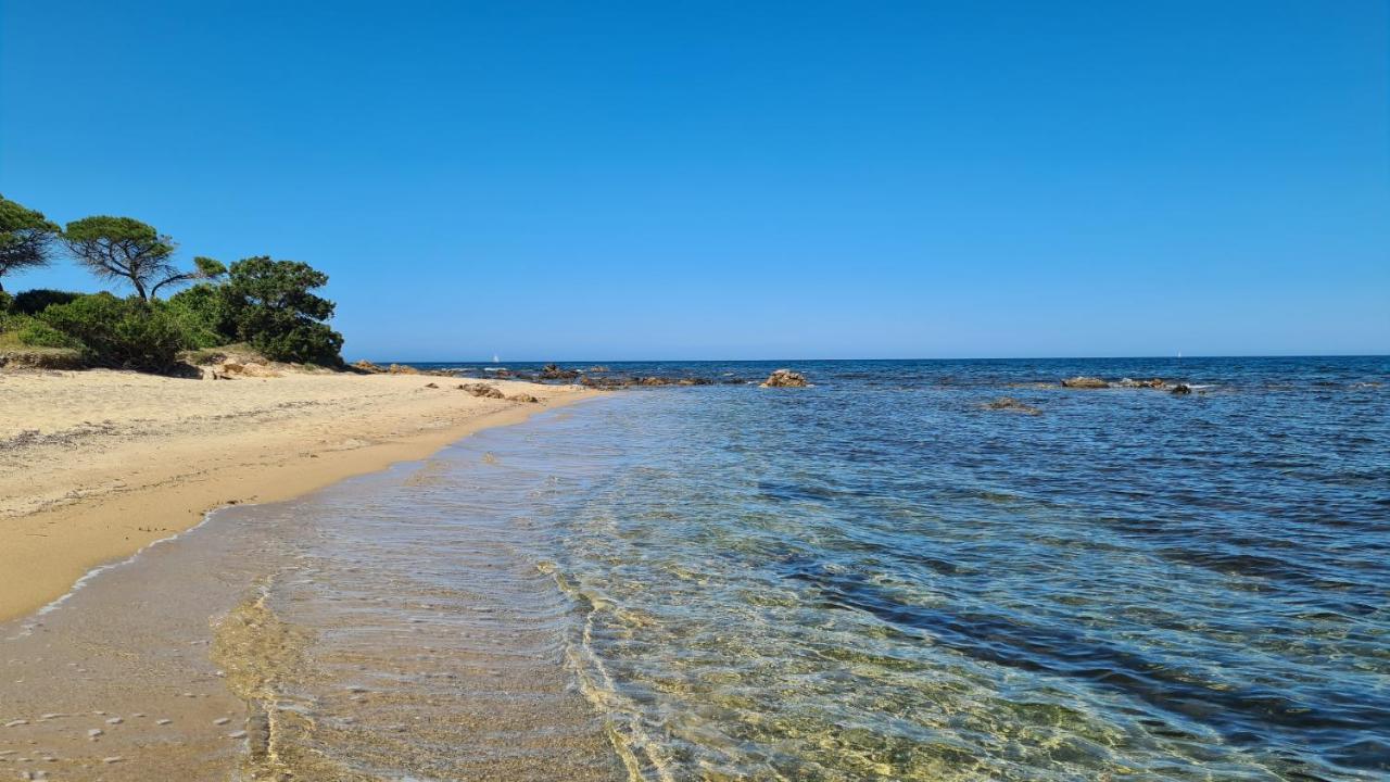 Villa vista pineta - 90 mt dalla spiaggia Budoni Esterno foto